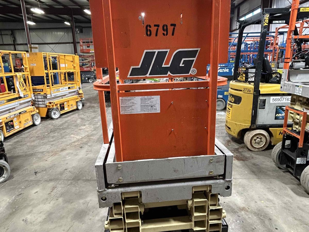 2013 JLG 1930ES