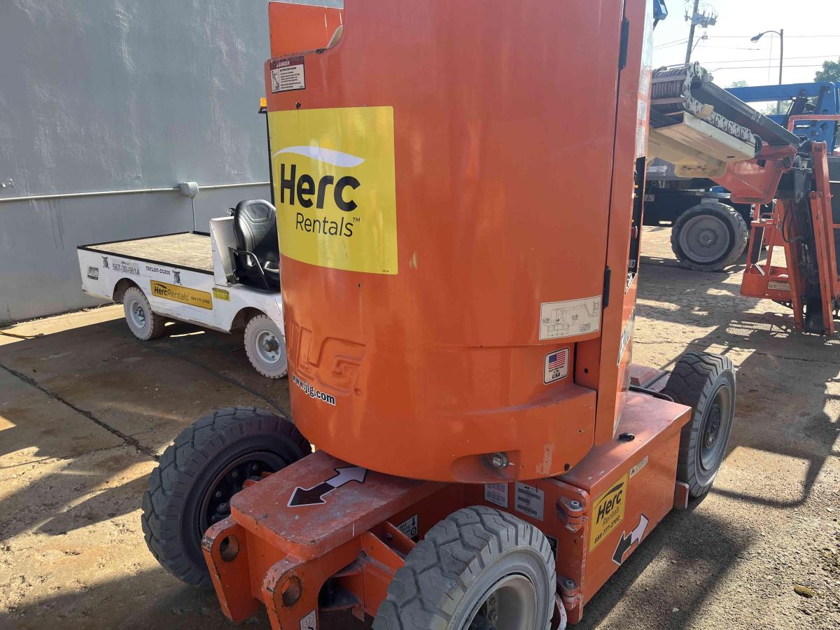 2017 JLG E300AJP
