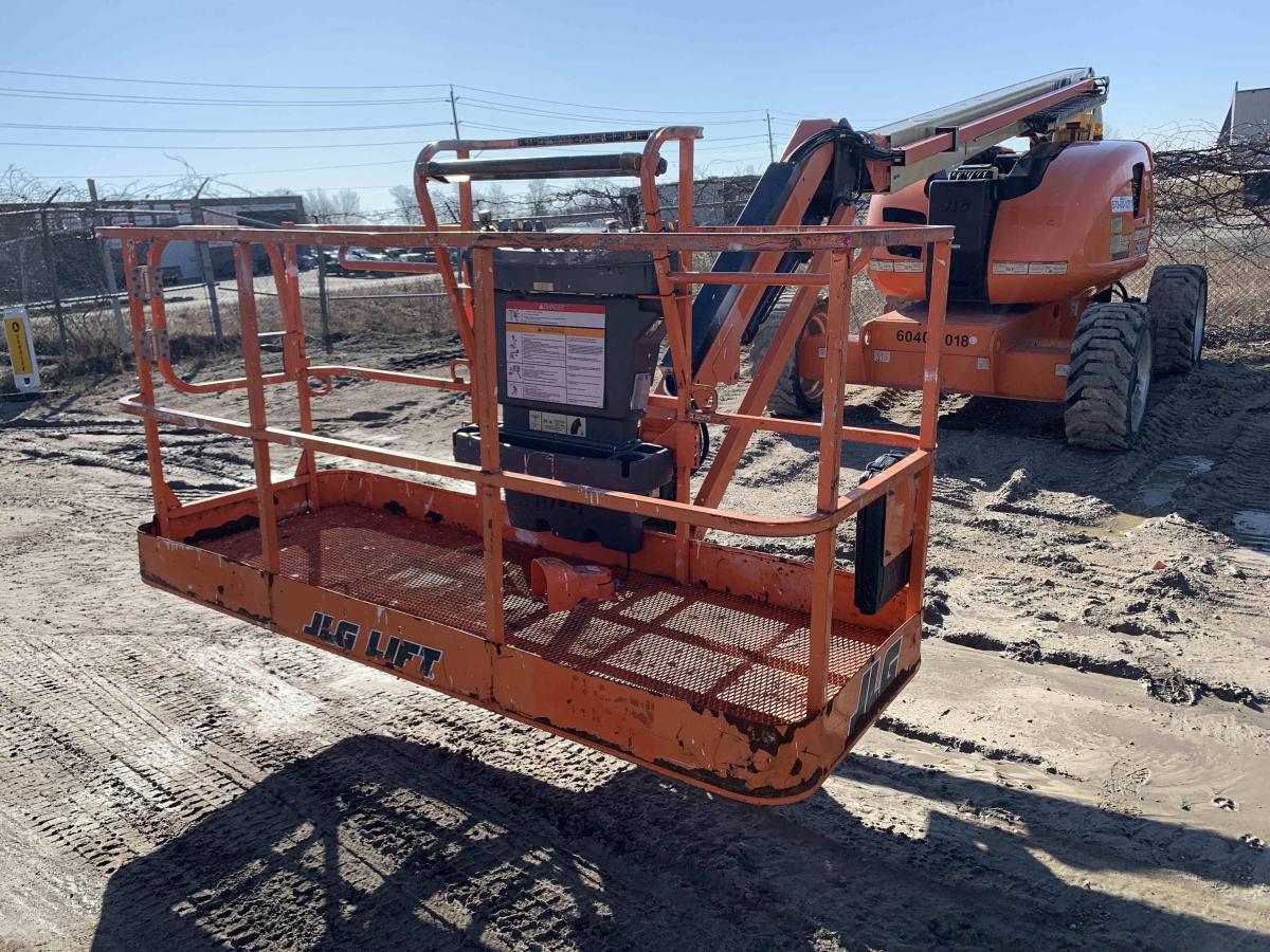2017 JLG 600AJ