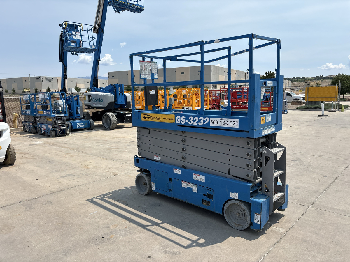 2017 Genie GS-3232-4