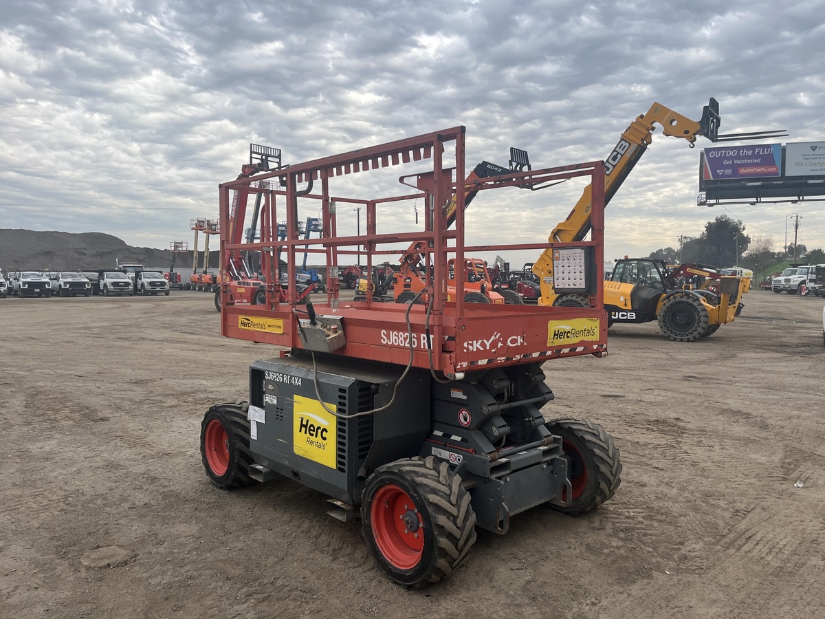 2018 Skyjack SJ-6826RT-4