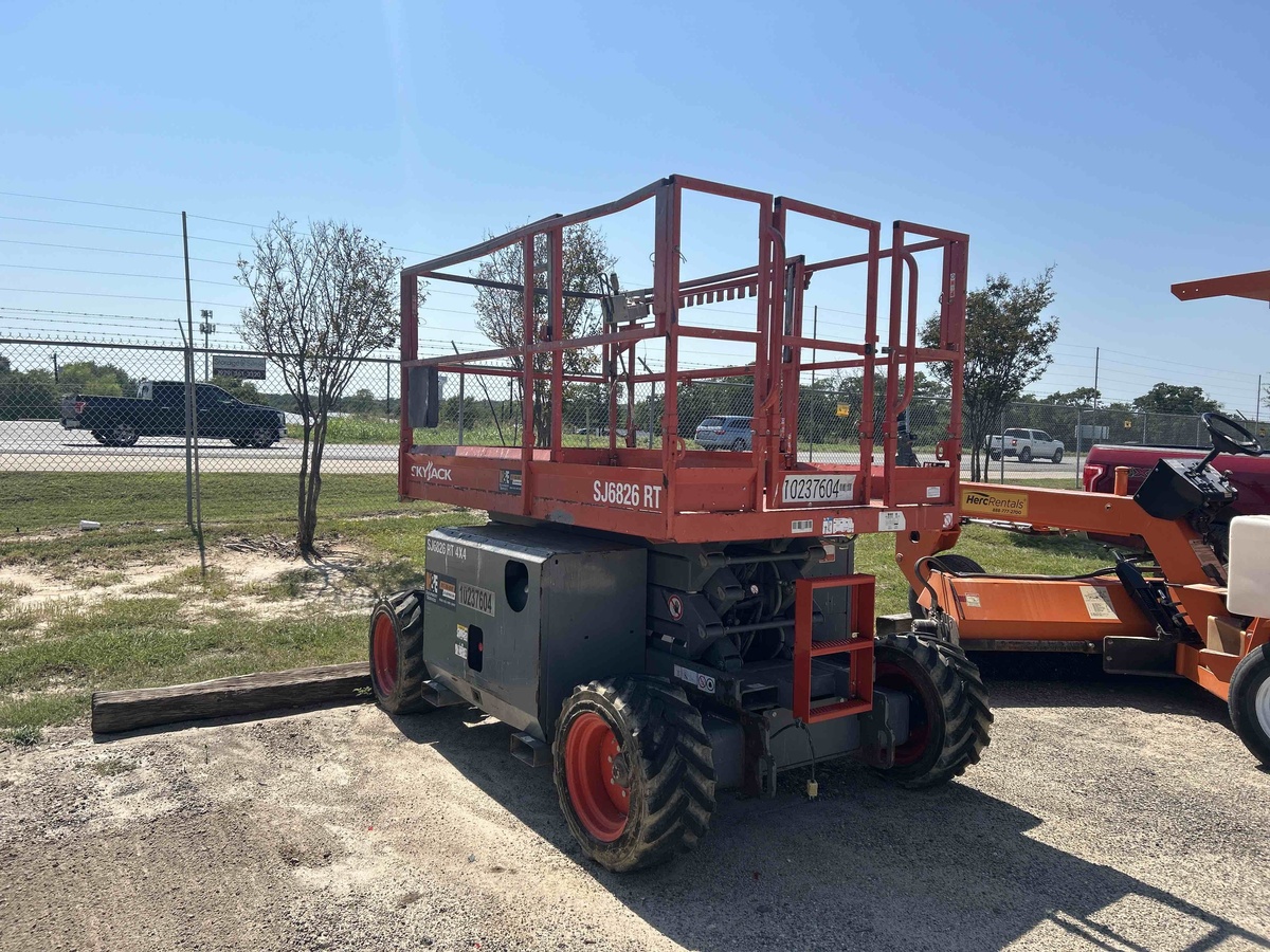 2018 Skyjack SJ-6826RT-2
