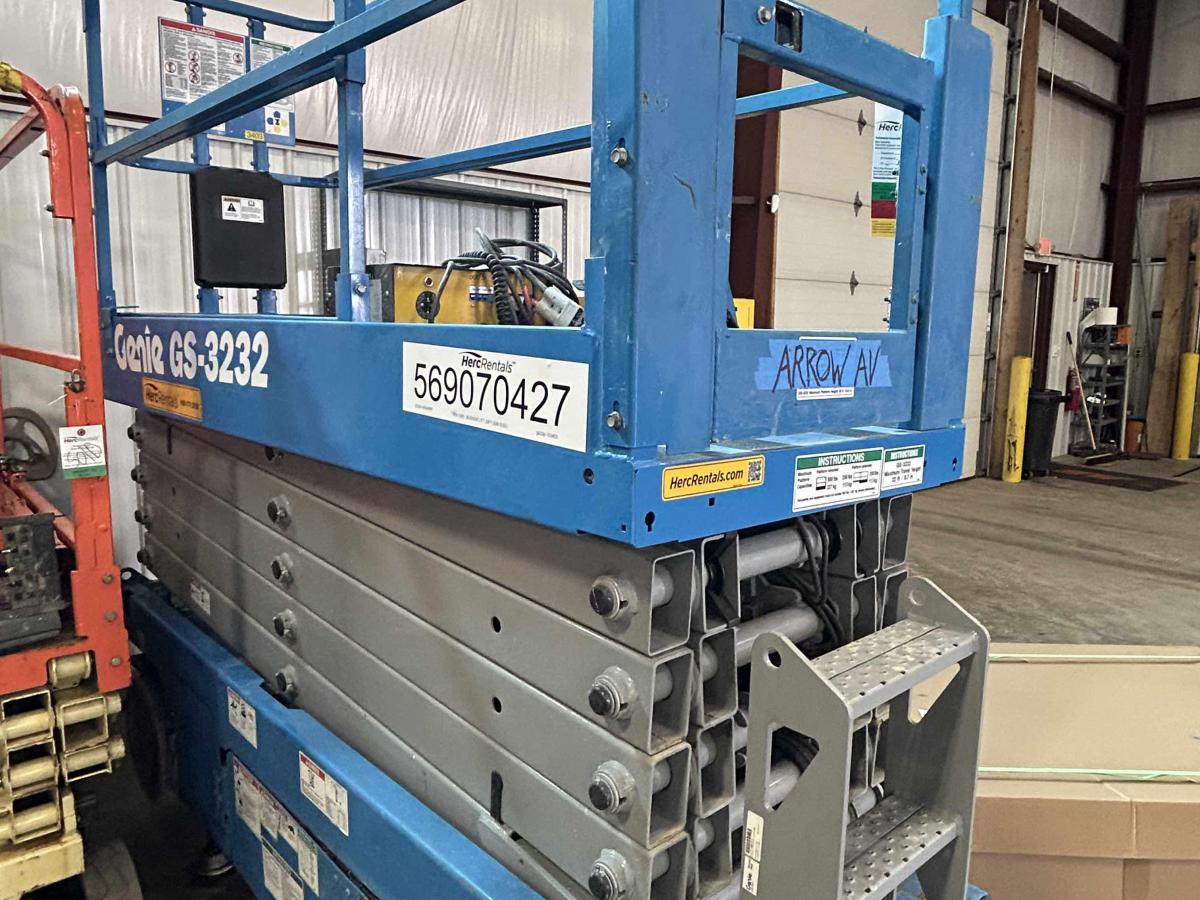 2017 Genie GS-3232