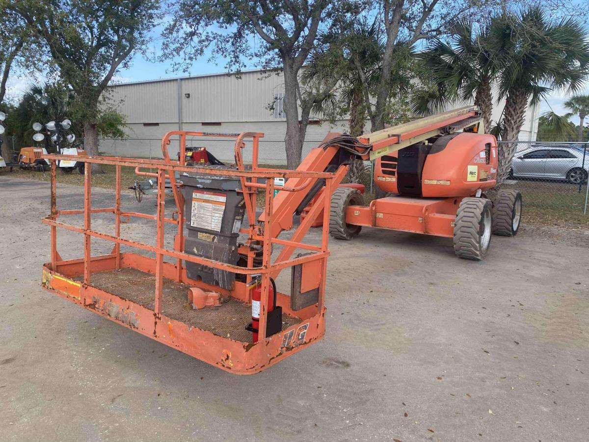 2017 JLG 600AJ