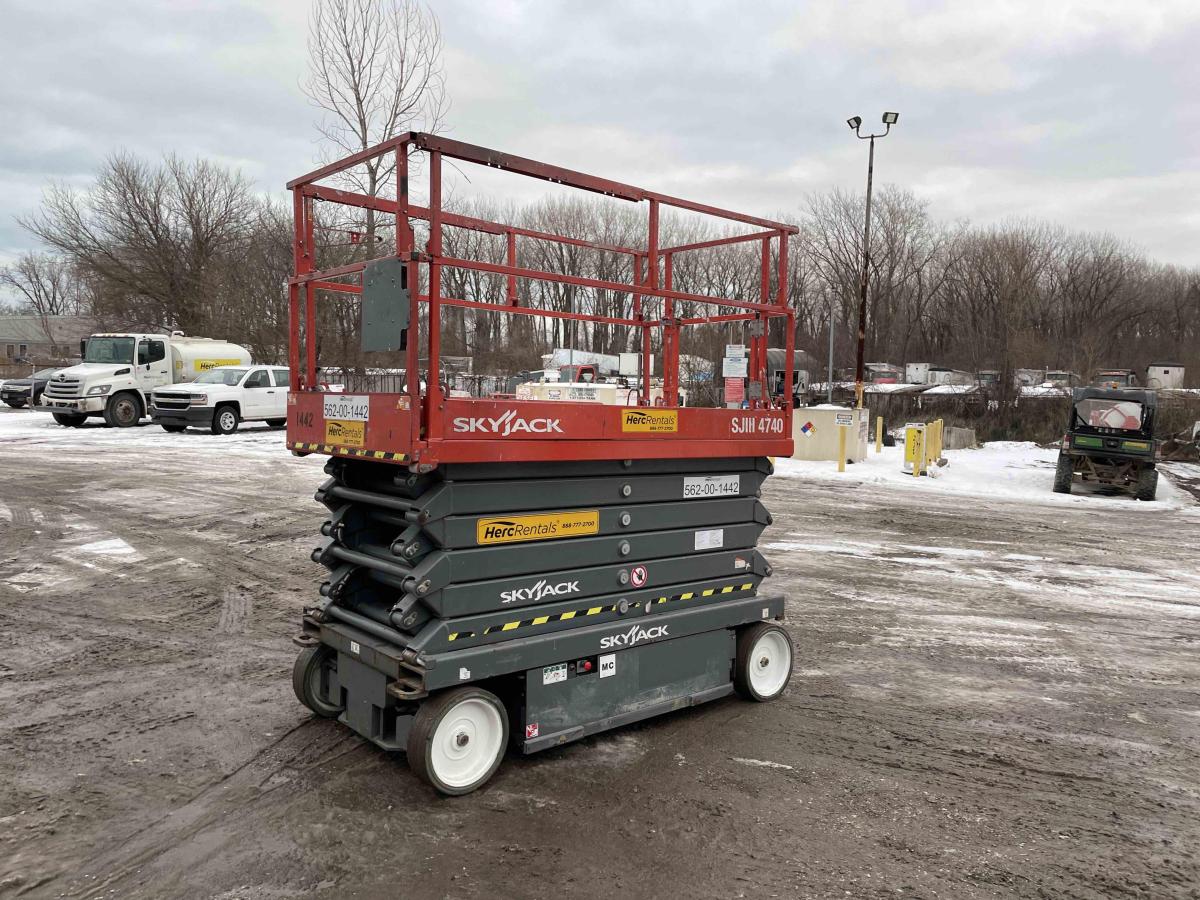 2017 Skyjack SJ4740