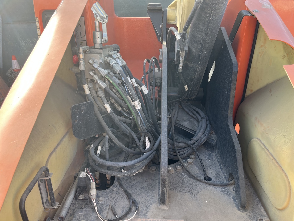 2017 JLG E400AJPN-9