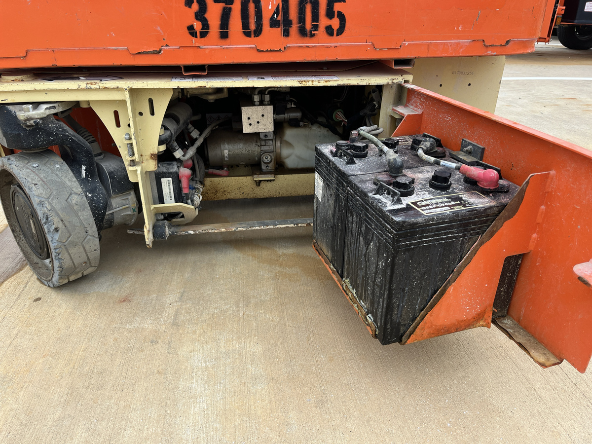 2017 JLG 1230ES-8