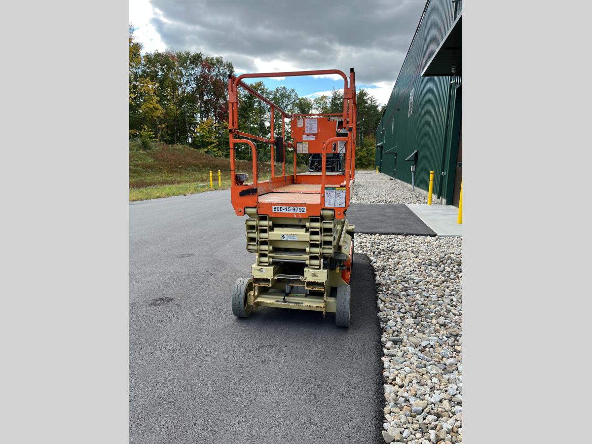 2017 JLG 3246ES