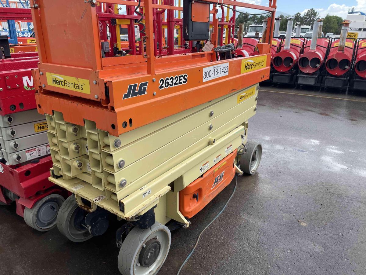 2017 JLG 2632ES
