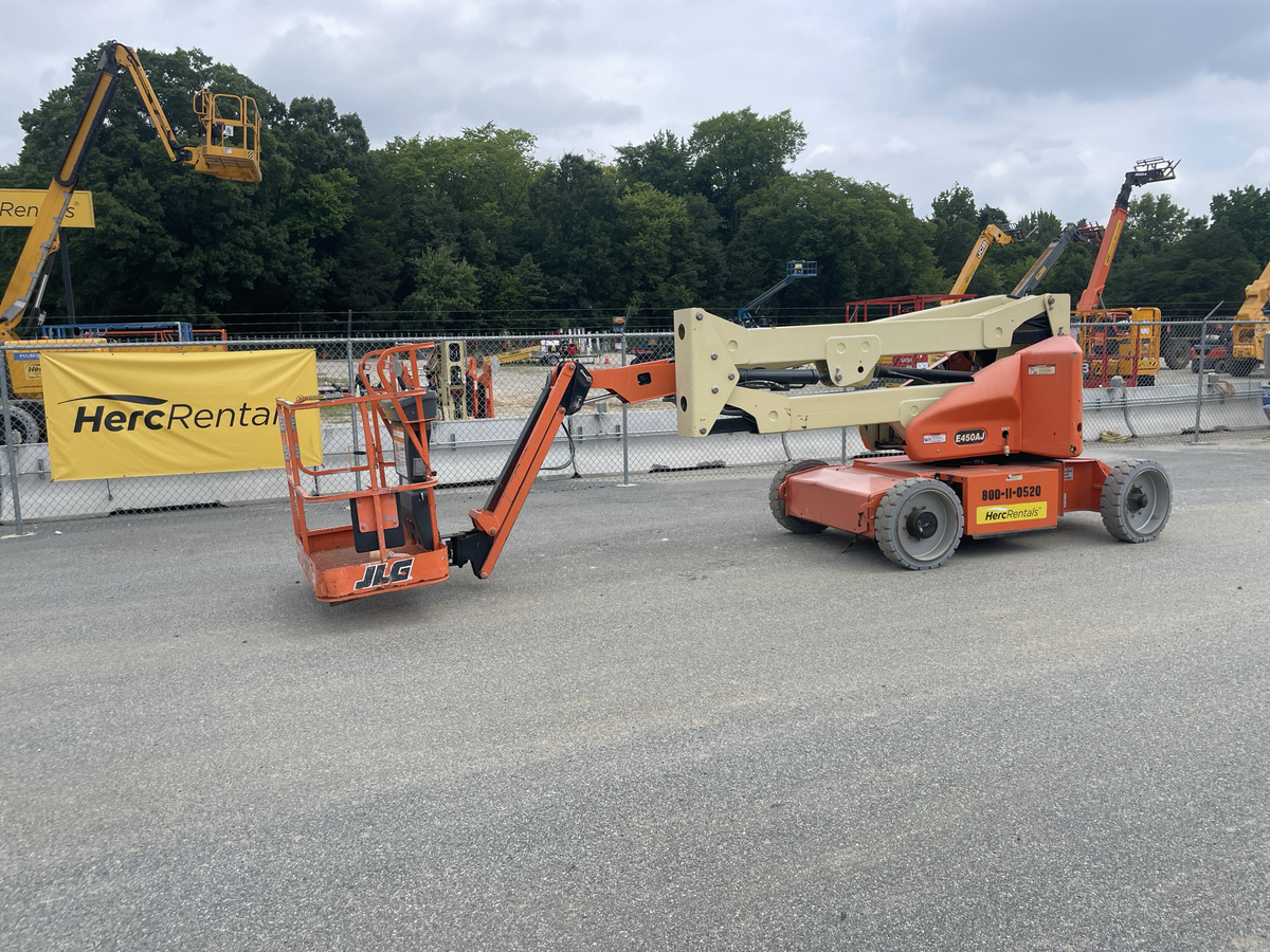 2016 JLG E450AJ