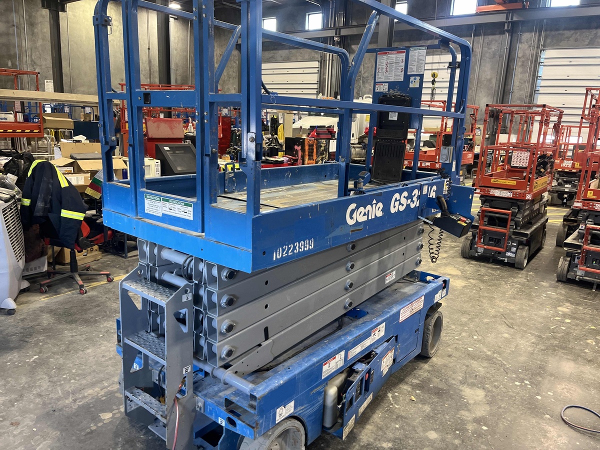 2017 Genie GS-3246-4
