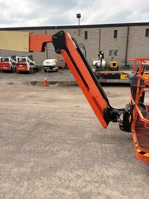 2017 JLG 800AJ-2