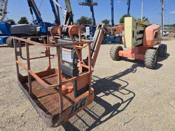 2016 JLG 450AJ