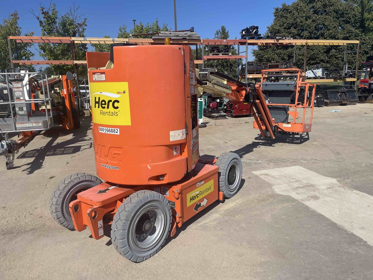 2017 JLG E300AJP-1