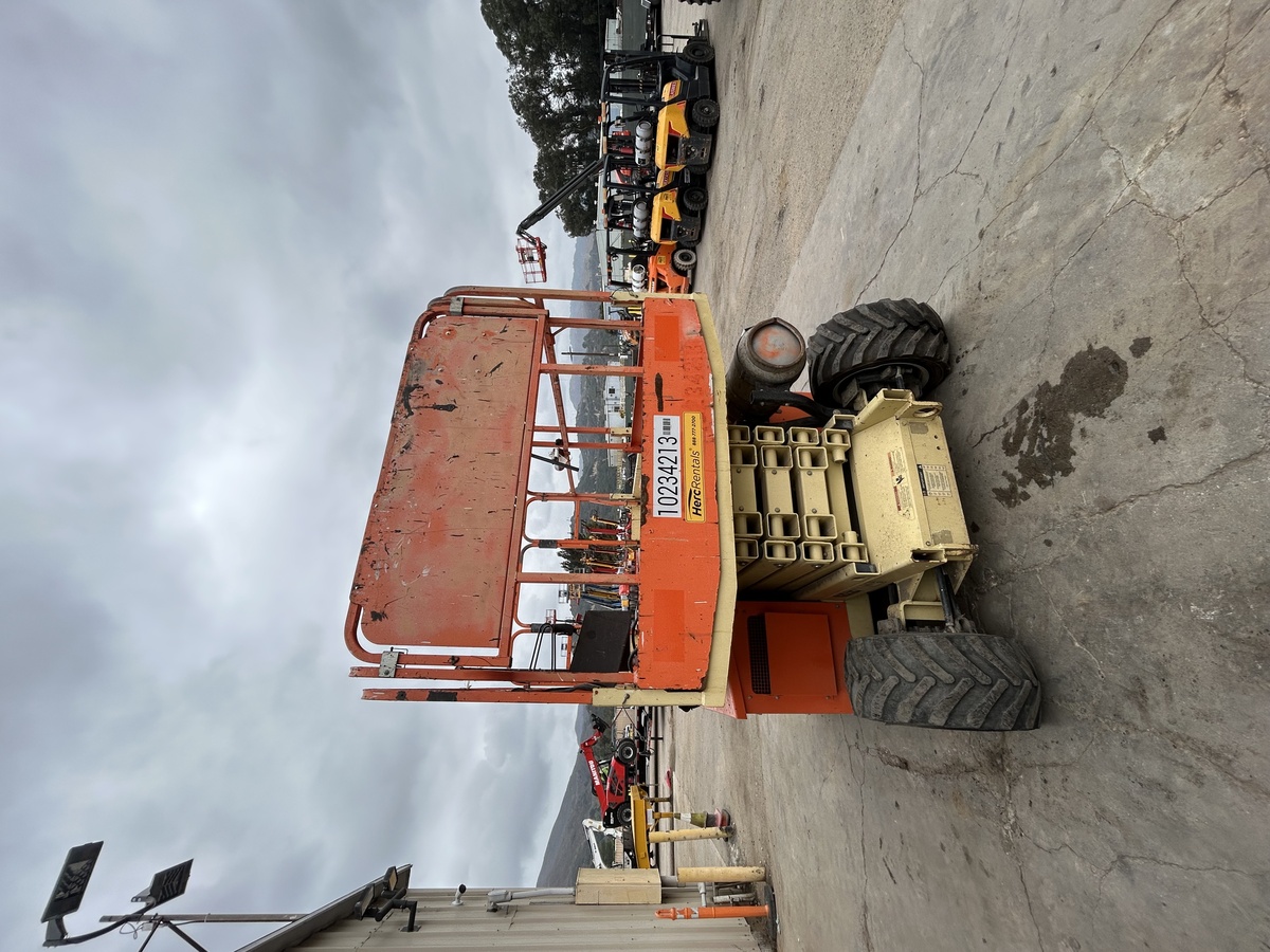 2017 JLG 260MRT-4