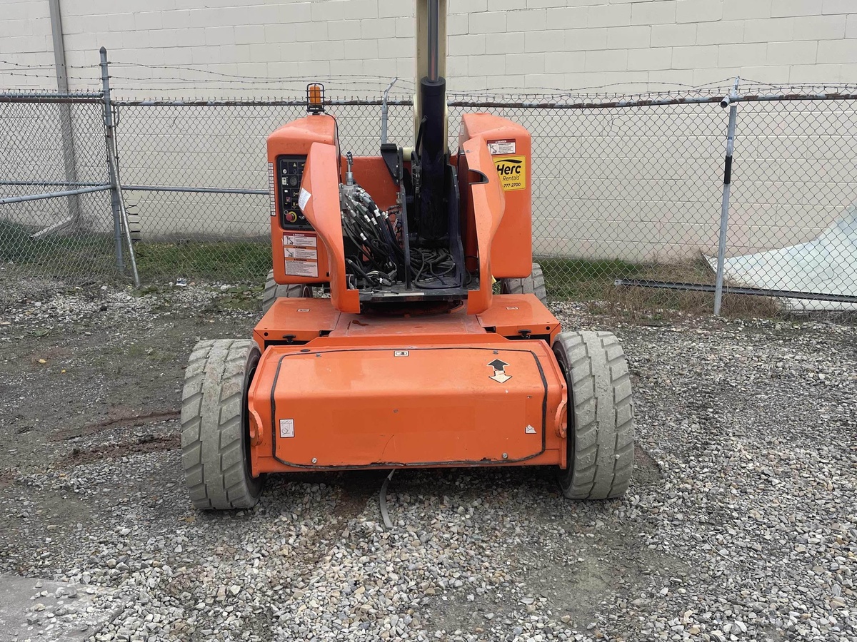 2017 JLG E450AJ-5