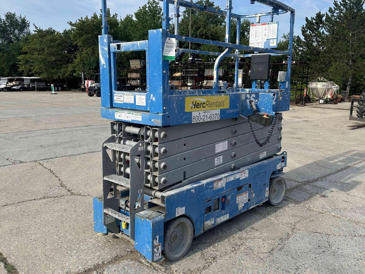 2018 Genie GS-3232