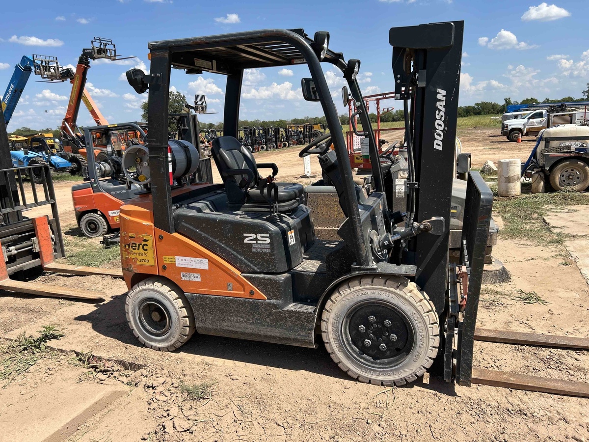 2022 Doosan G25E-4