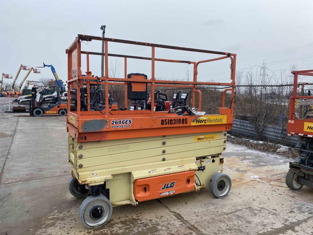 2017 JLG 2646ES