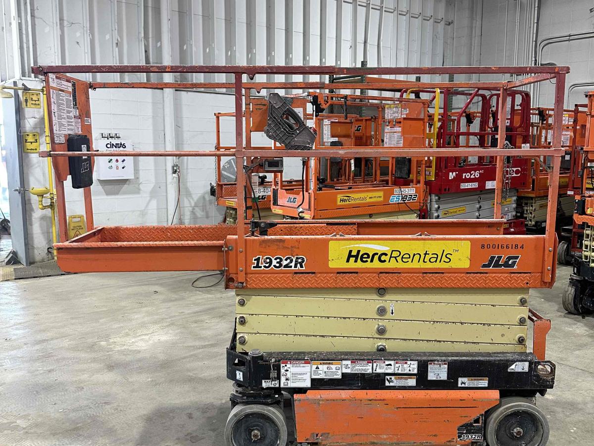 2017 JLG 1932R