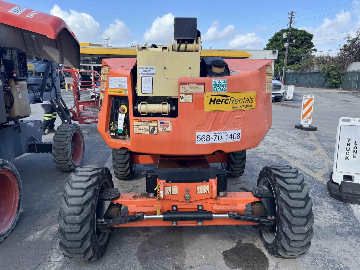 2017 JLG 340AJ