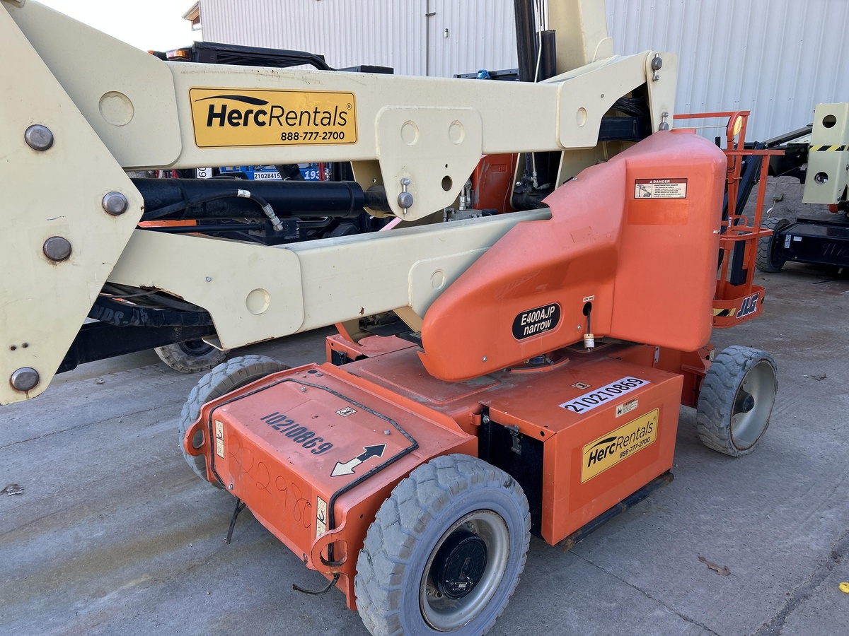 2017 JLG E400AJPN-12