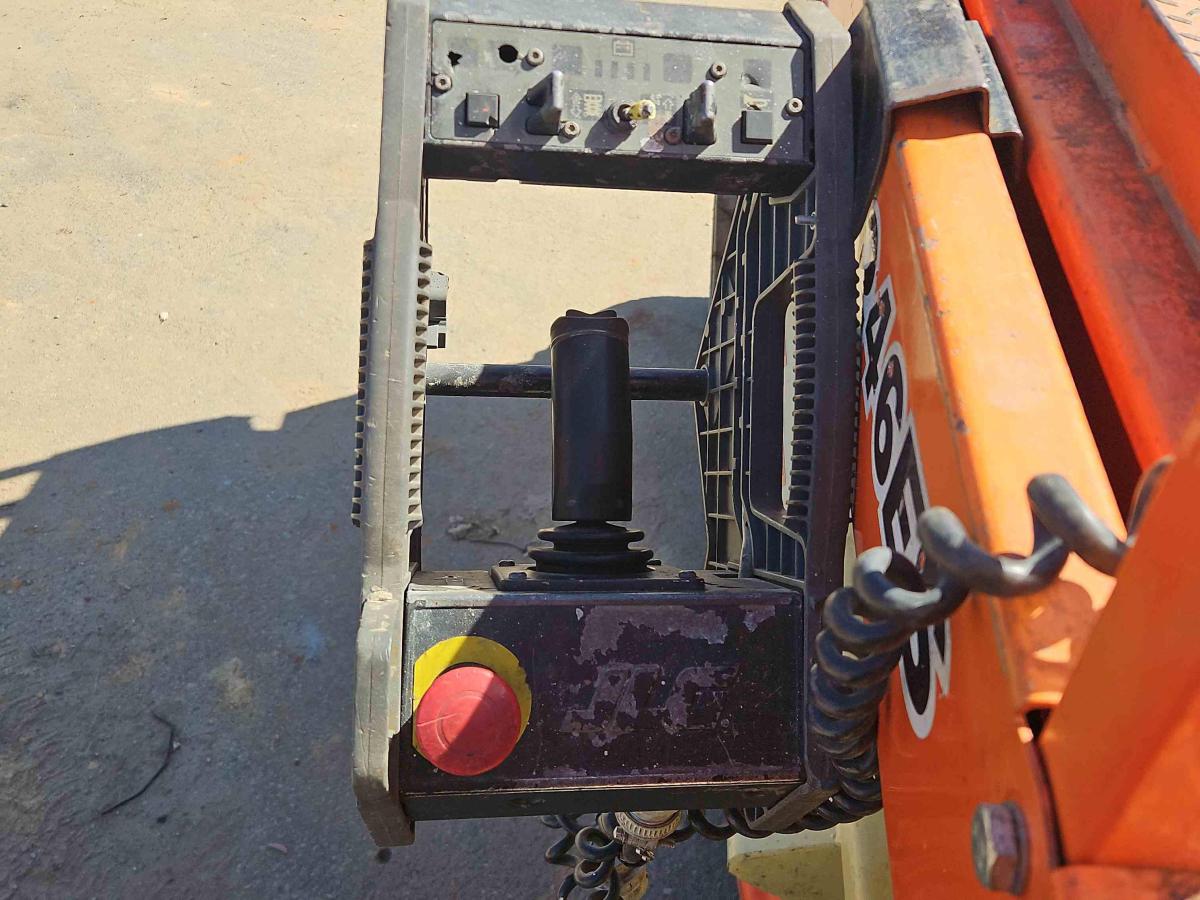 2018 JLG 3246ES