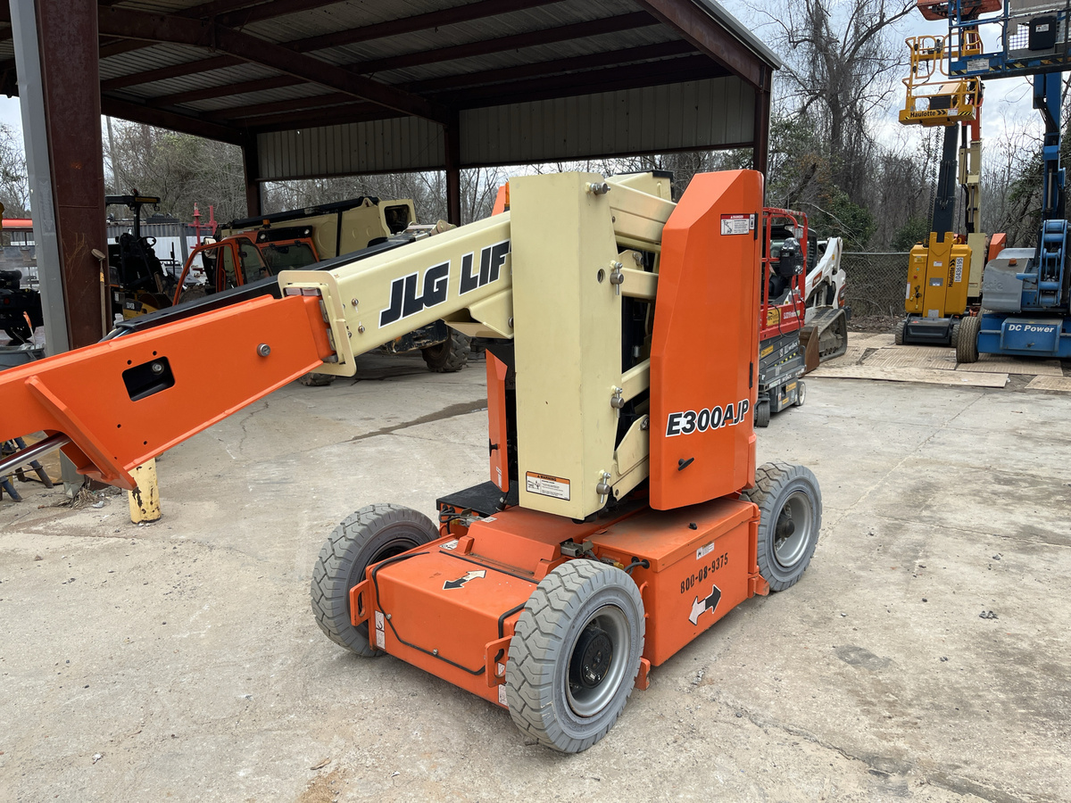 2016 JLG E300AJP