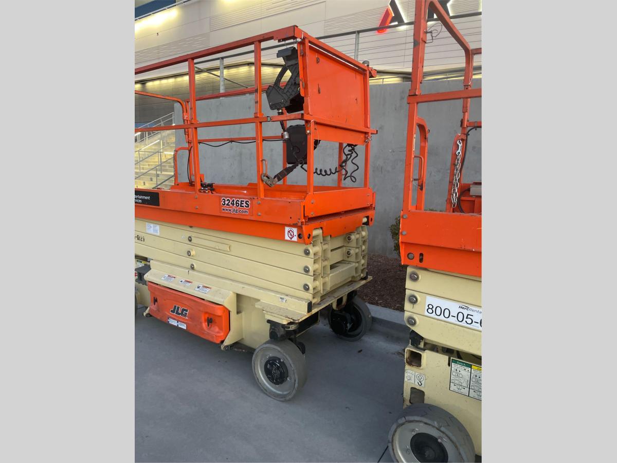 2015 JLG 3246ES