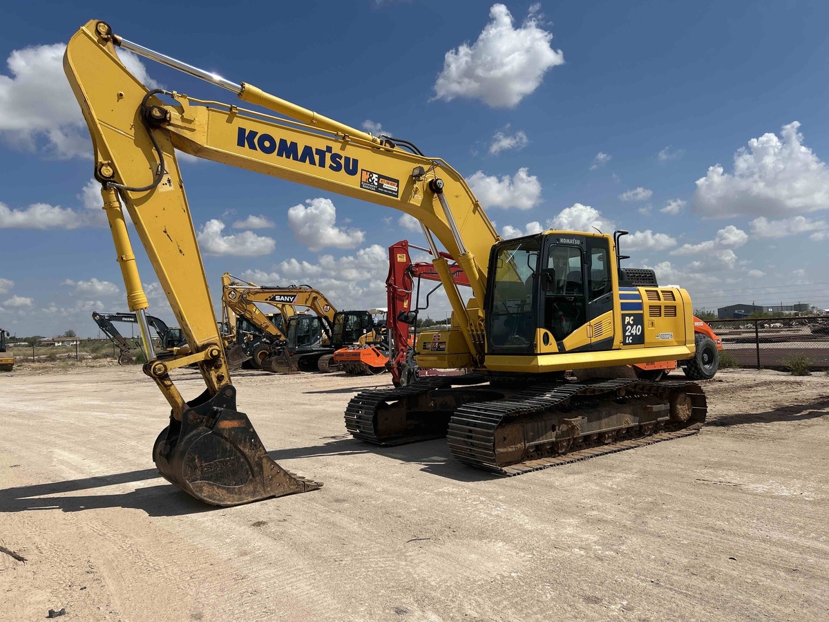 2021 Komatsu PC240LC-11