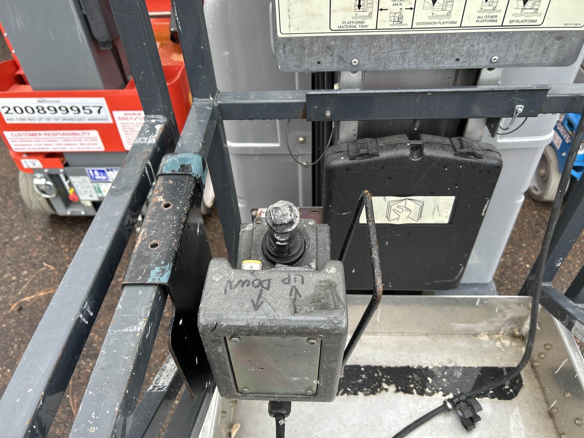 2015 JLG 20MVL-7