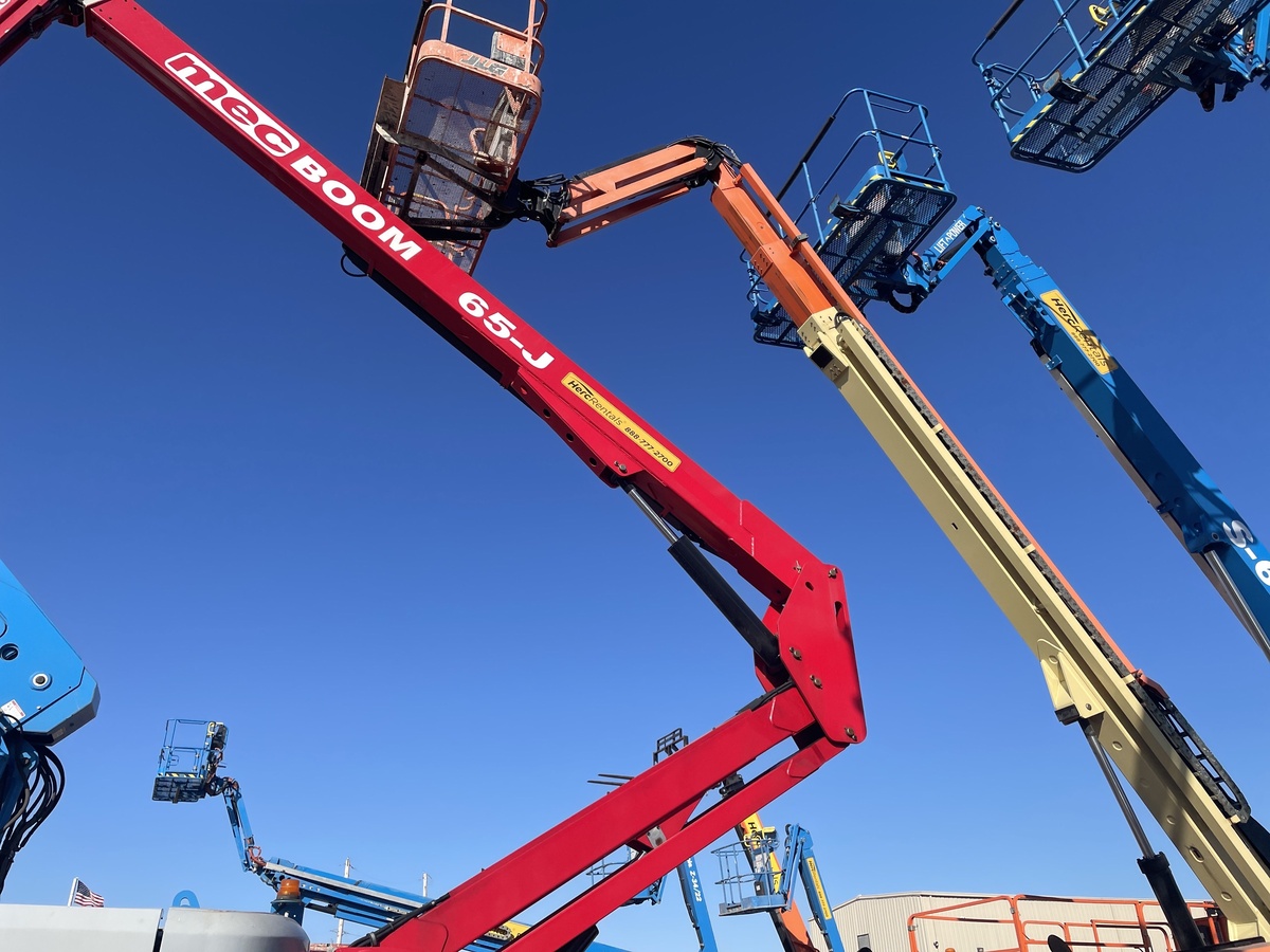 2017 JLG 660SJ-6
