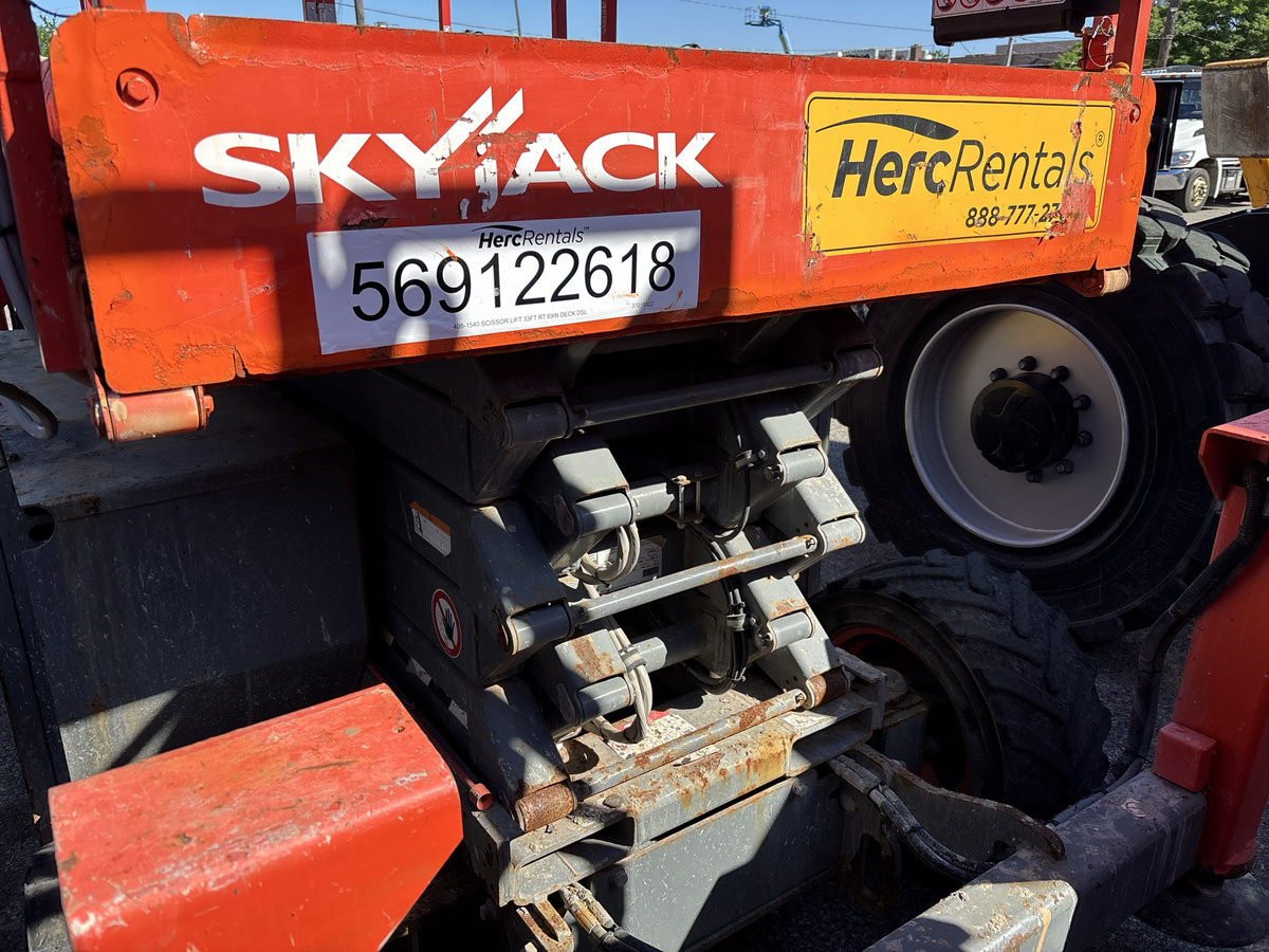 2019 Skyjack SJ-6832RT-4
