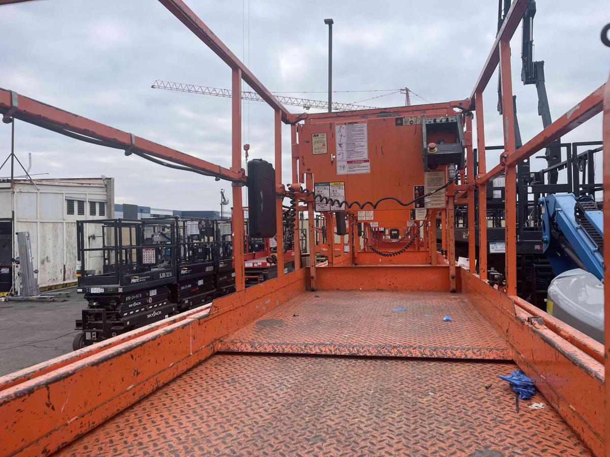 2016 JLG 3246ES