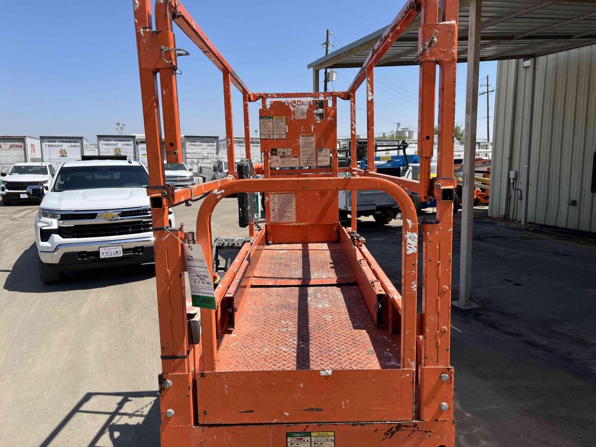 2017 JLG 2632ES