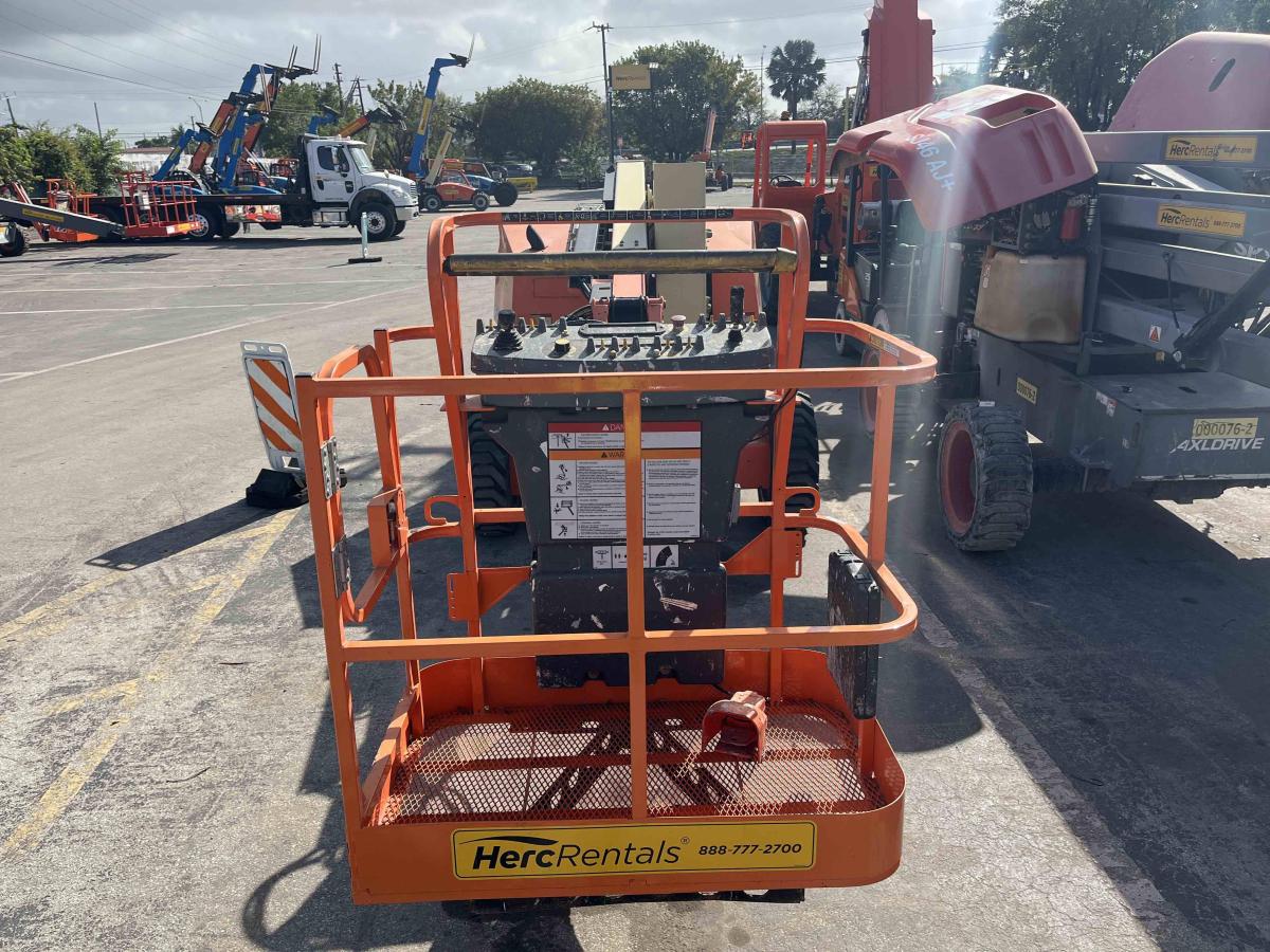2017 JLG 340AJ