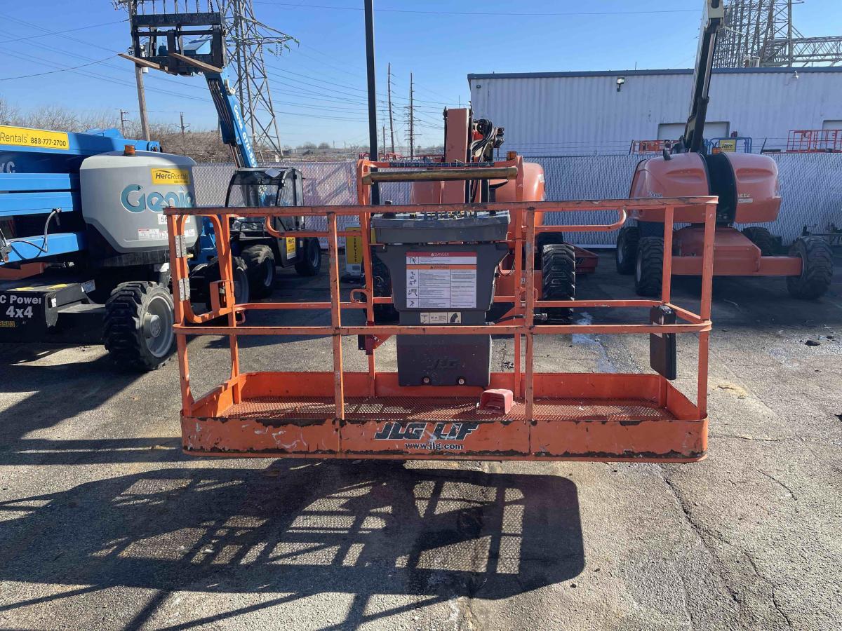 2013 JLG 600AJ