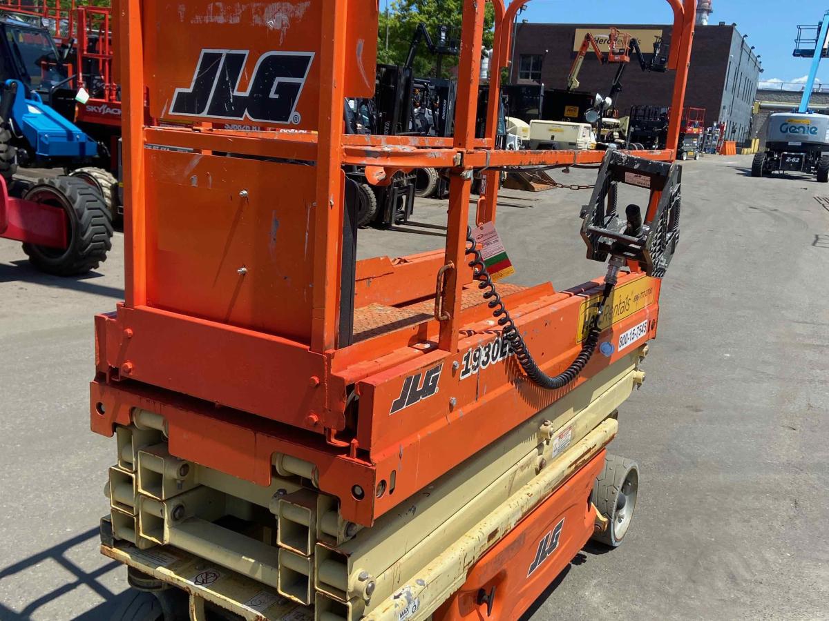 2017 JLG 1930ES