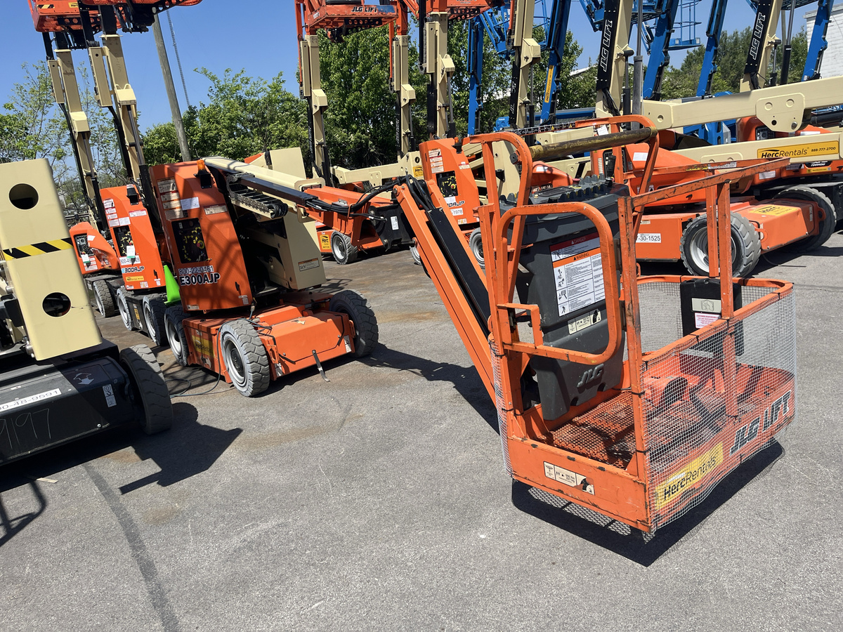 2018 JLG E300AJP-2