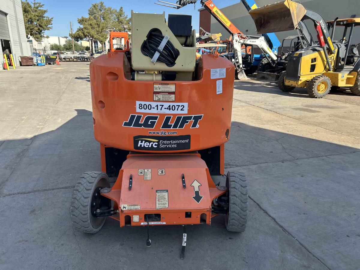 2017 JLG E400AJPN