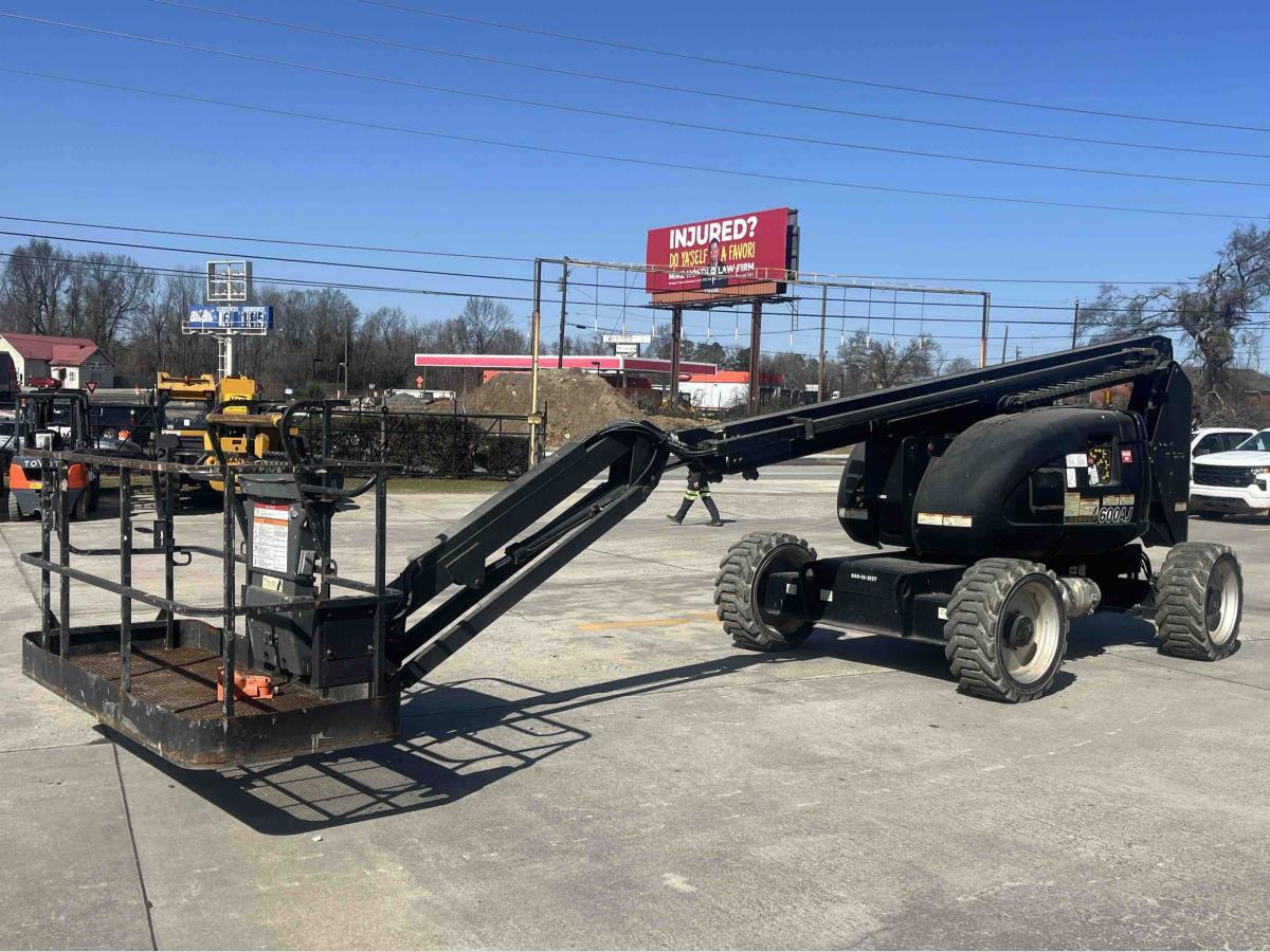2017 JLG 600AJ