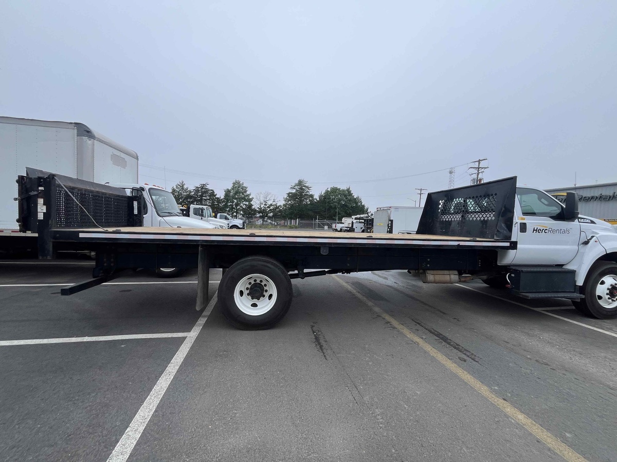 2021 Ford F750-4