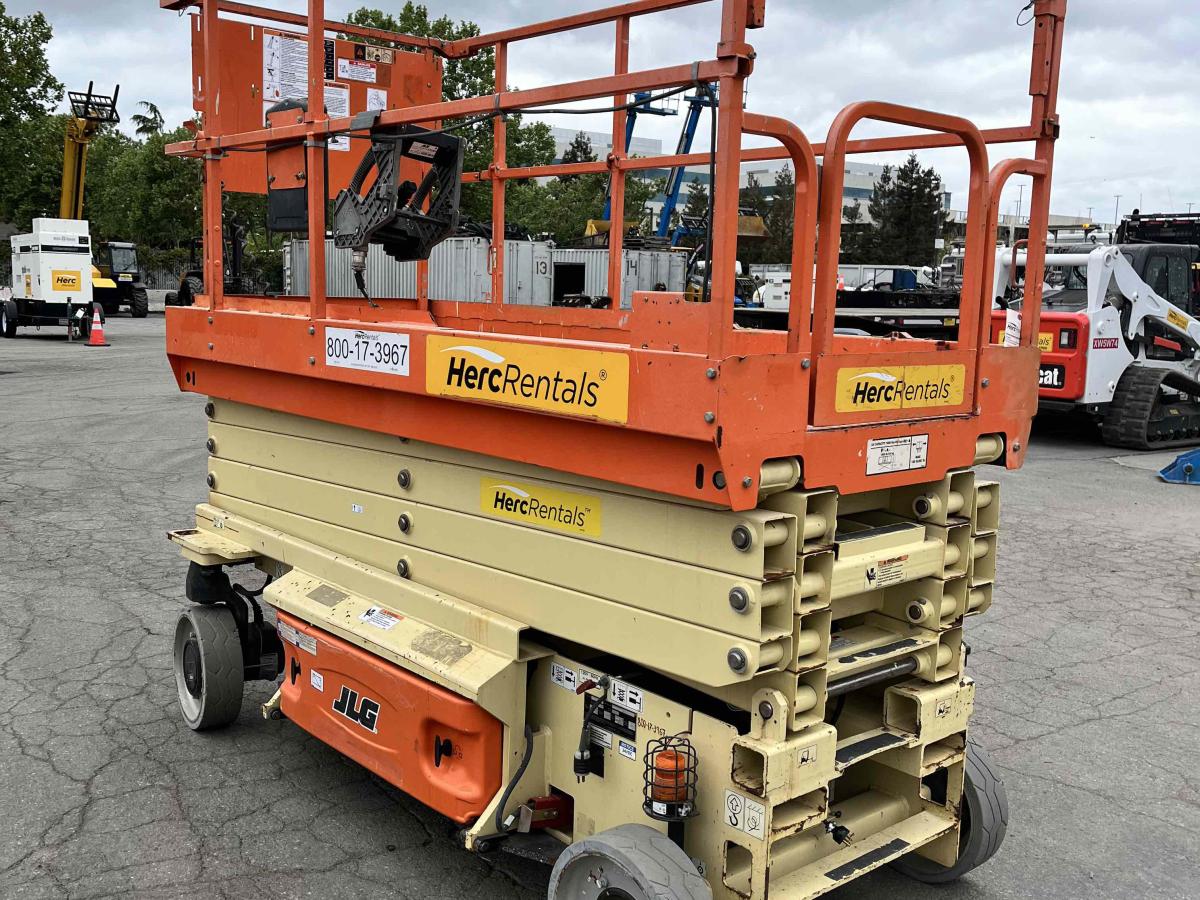 2017 JLG 2646ES-3