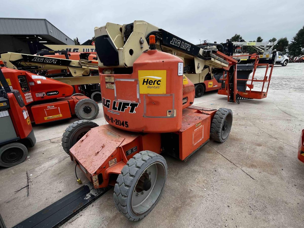 2016 JLG E450AJ