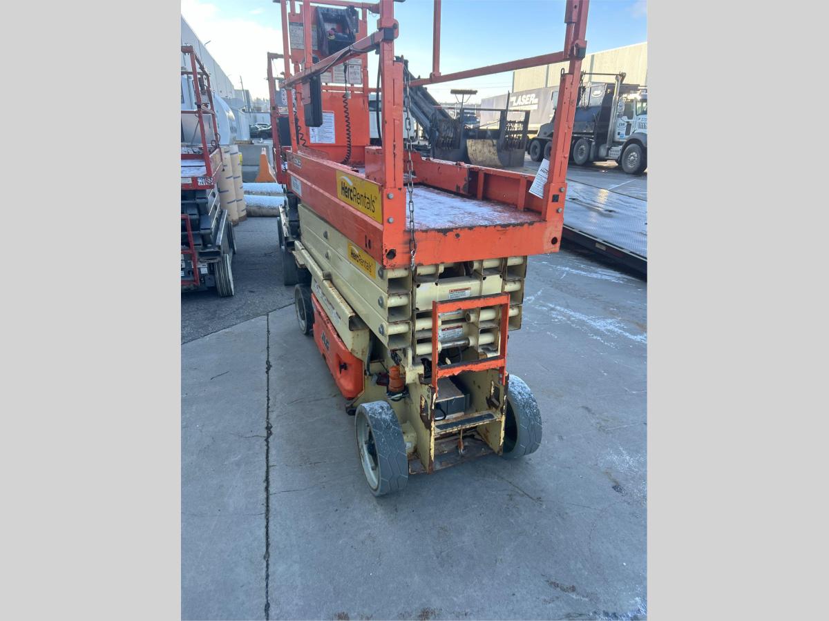 2017 JLG 2632ES