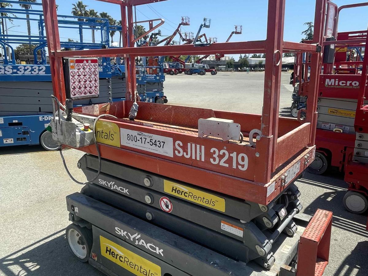 2017 Skyjack SJ3219
