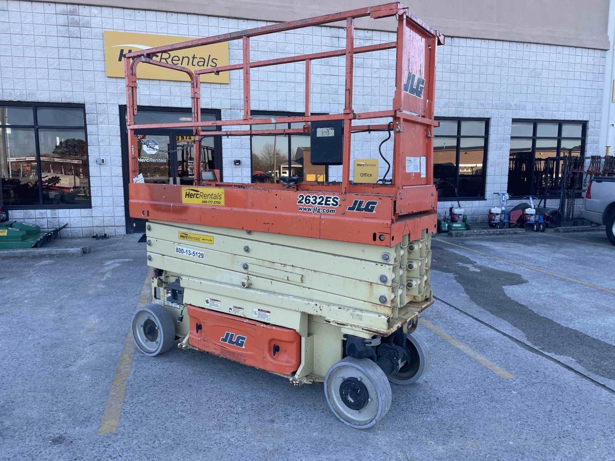 2017 JLG 2632ES