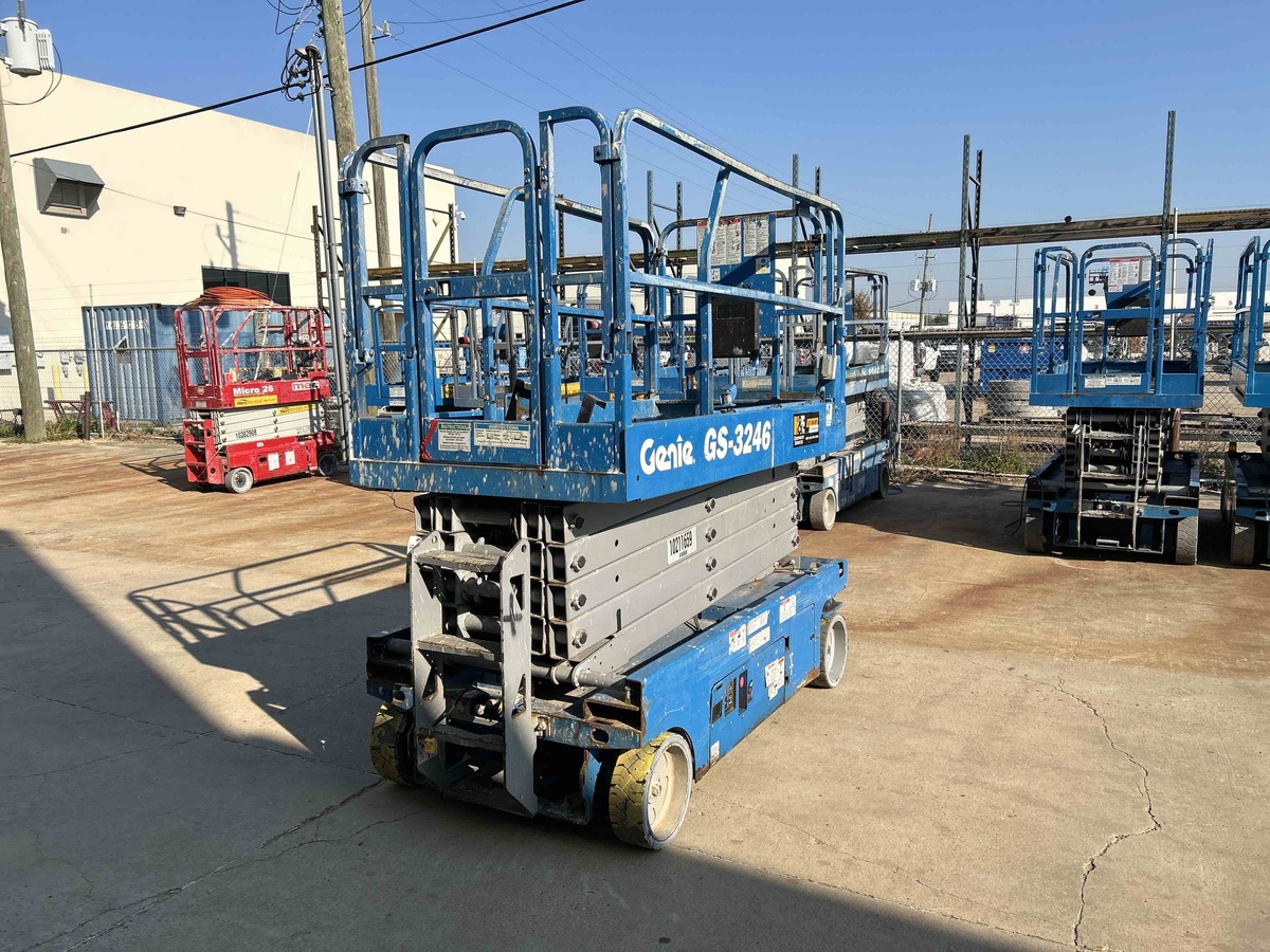2017 Genie GS-3246-4