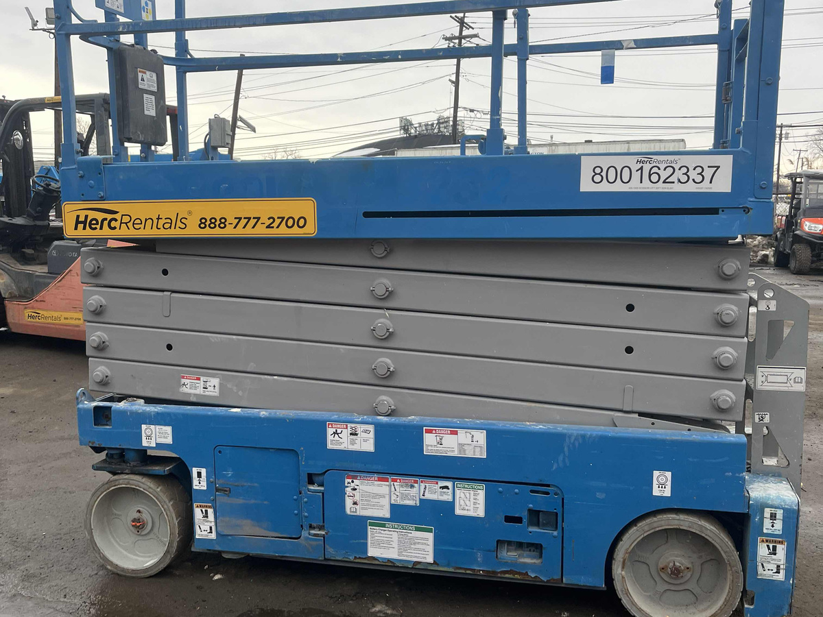2017 Genie GS-3232