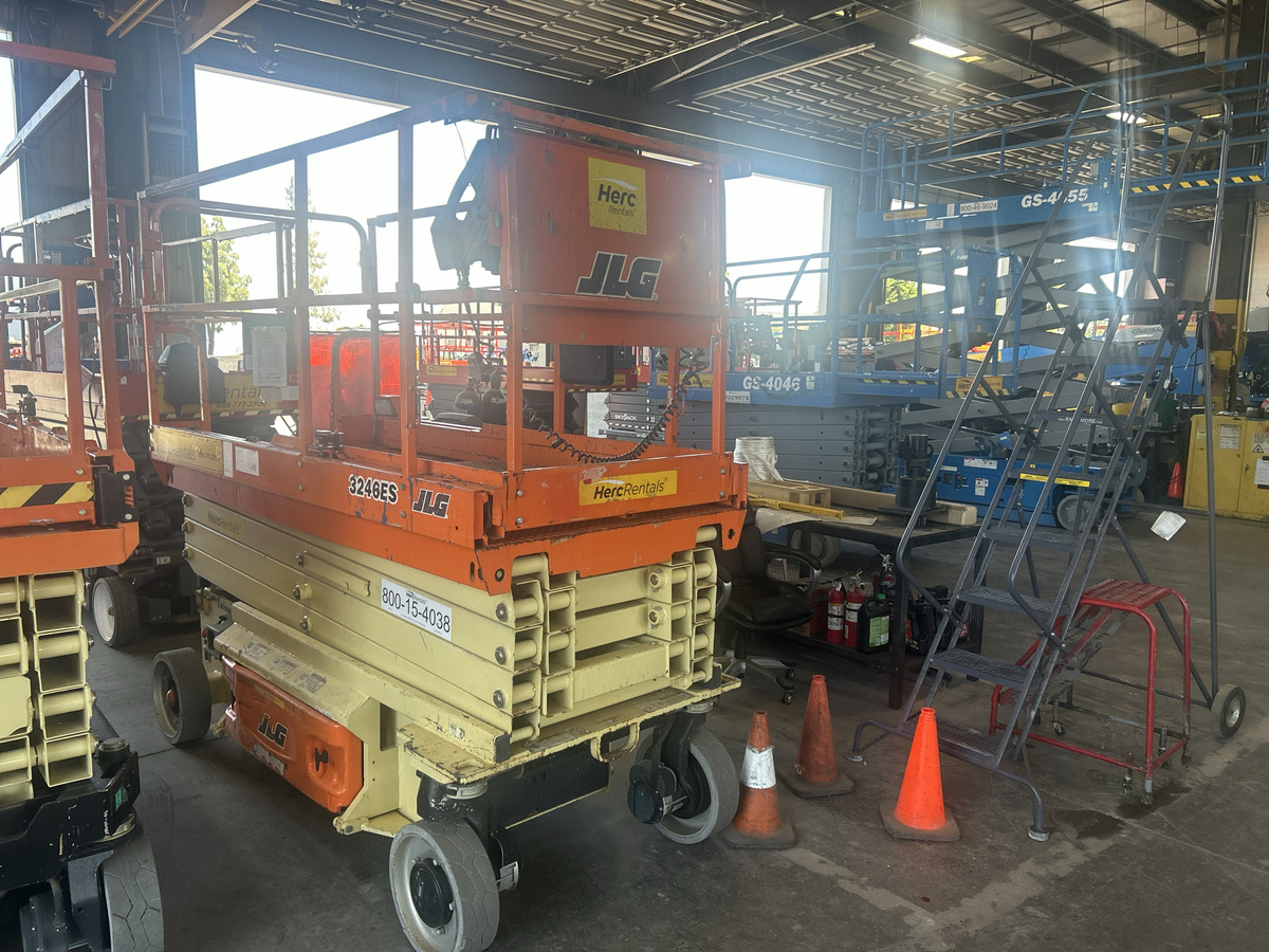 2017 JLG 3246ES-2